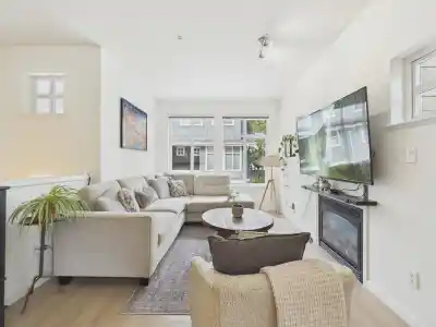 57 935 EWEN AVENUE, New Westminster BC V3M 0A1