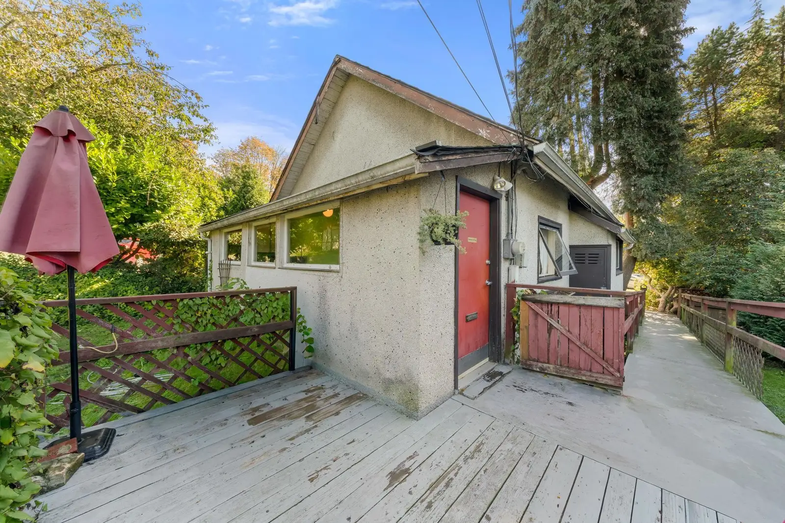 652 W 14TH STREET, North Vancouver BC V7M 1R2
