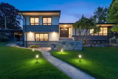 8758 CREST DRIVE, Burnaby BC V3N 4A2