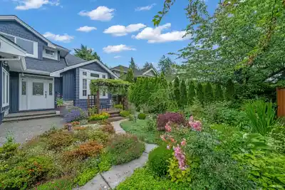 14741 30 AVENUE, Surrey BC V4P 3E6