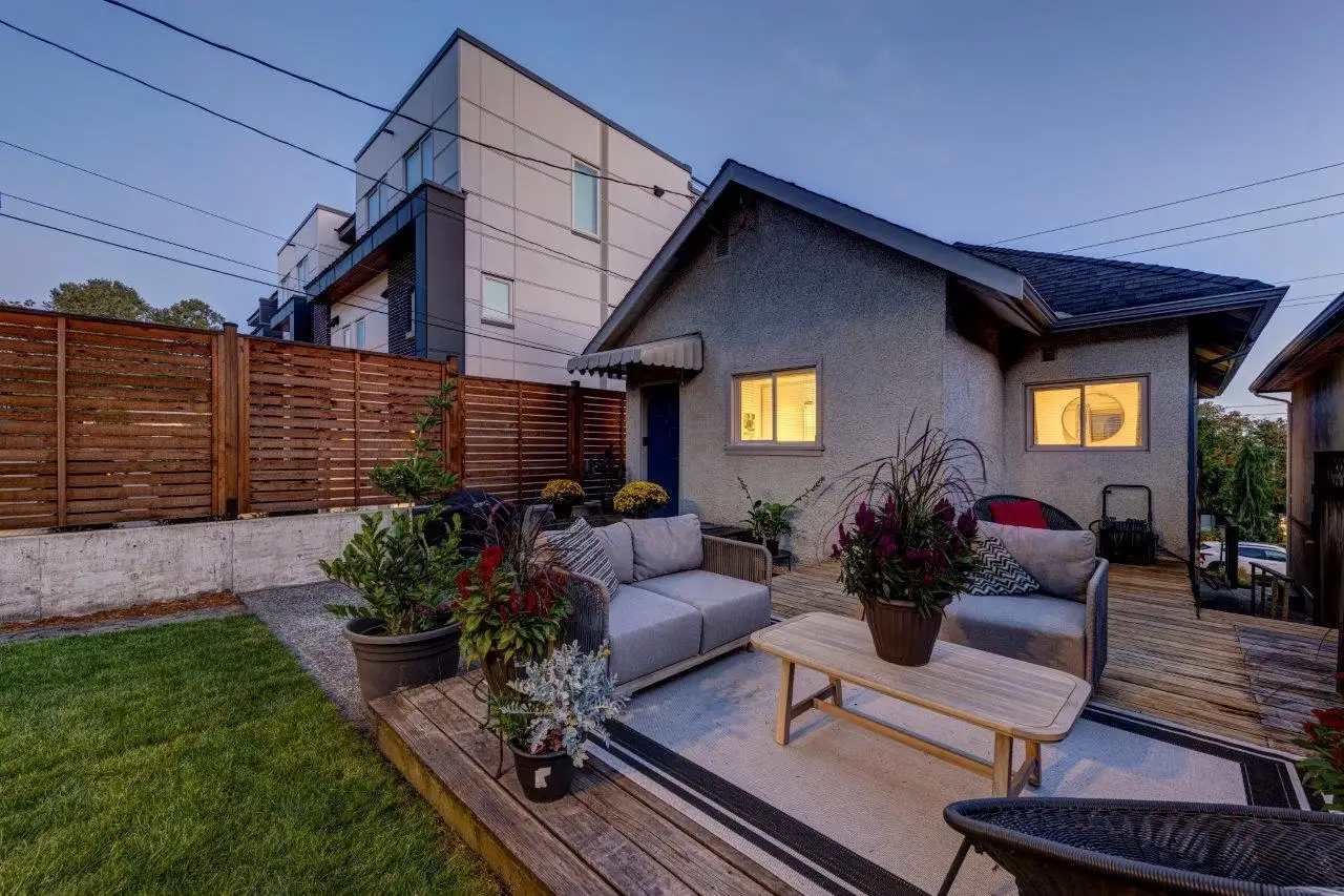 744 E 3RD STREET, North Vancouver BC V7L 1G9