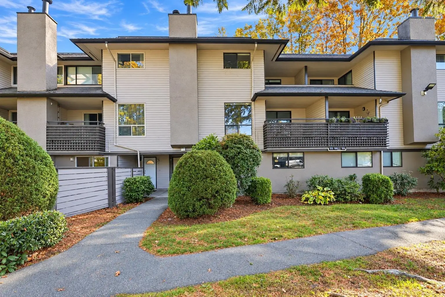 14803 HOLLY PARK LANE, Surrey BC V3R 6Y1