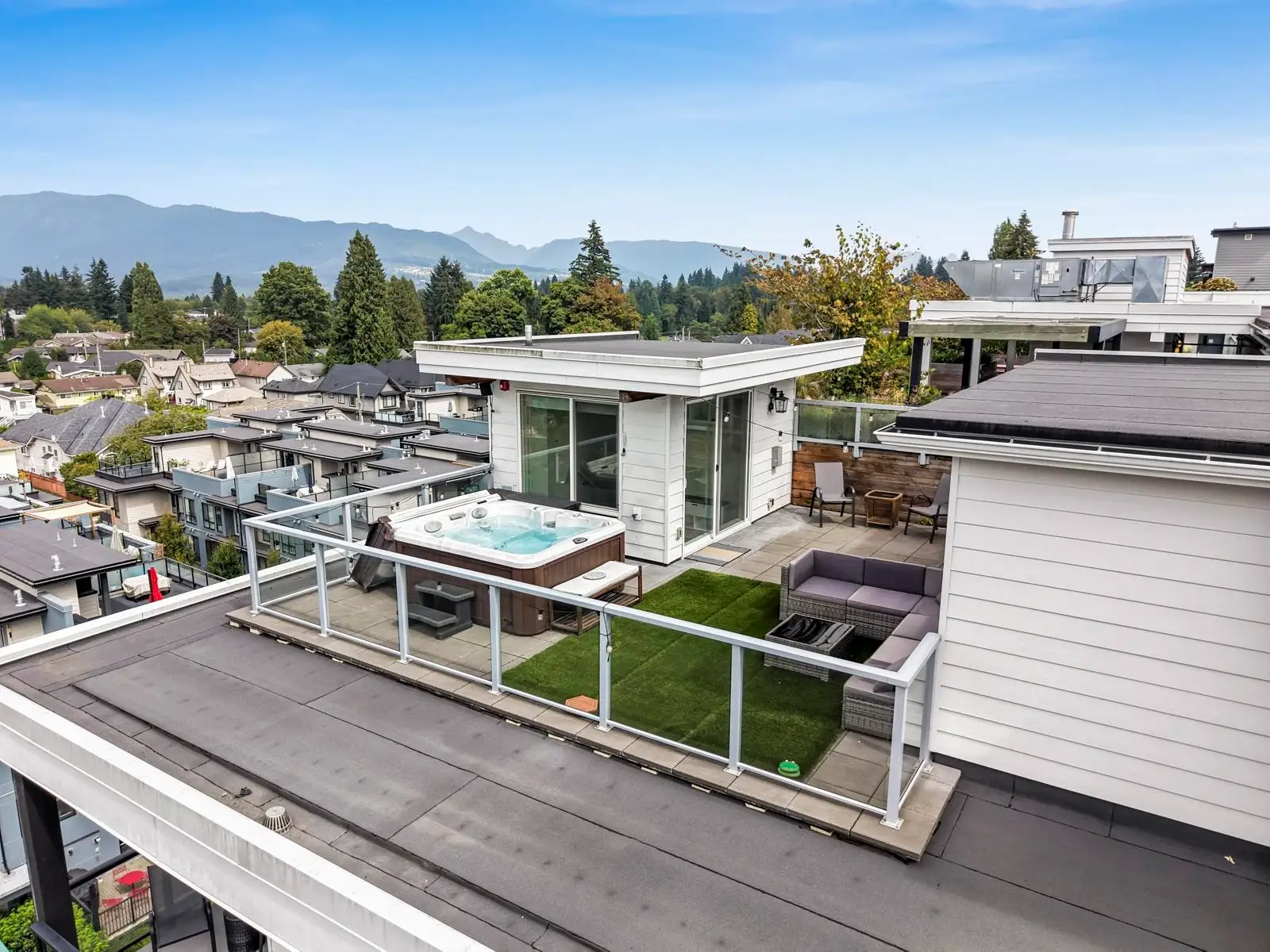 611 707 COMO LAKE AVENUE, Coquitlam BC V3J 0J5