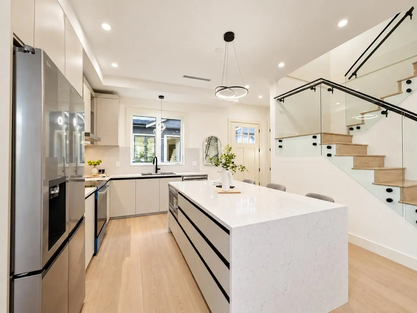 2 6555 CARNEGIE STREET, Burnaby BC V5B 1Y2