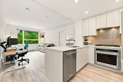 205 717 BRESLAY STREET, Coquitlam BC V3J 0J3