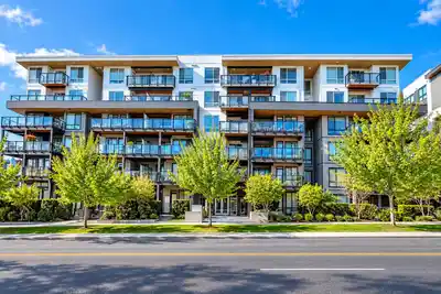 212 707 COMO LAKE AVENUE, Coquitlam BC V3J 0J5