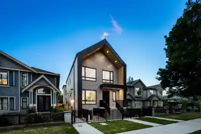 3 6831 SALISBURY AVENUE, Burnaby BC V5E 2Z4