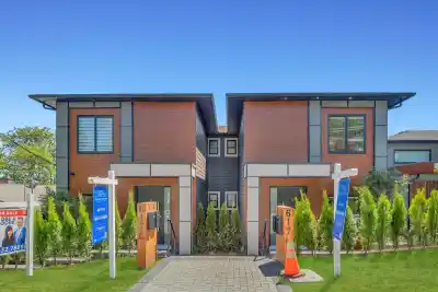 3 6176 ELGIN AVENUE, Burnaby BC V5H 3S4