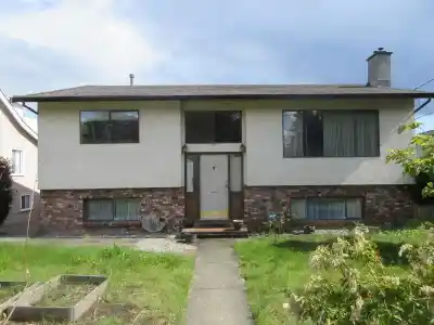 1940 DUBLIN STREET, New Westminster BC V3M 3A5