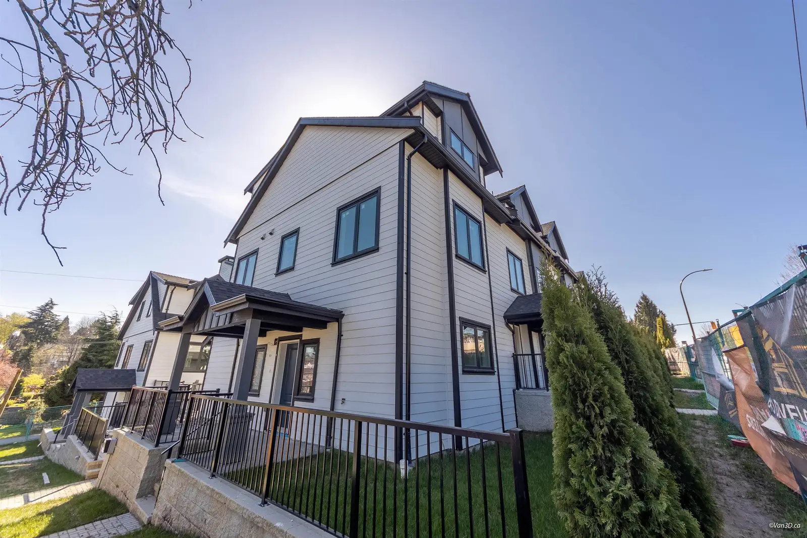 1402 E 18TH AVENUE, Vancouver BC V5N 0K4