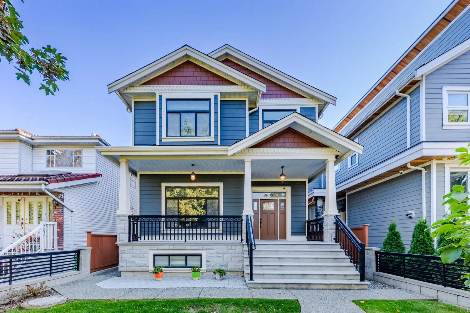 5506 COLLEGE STREET, Vancouver BC V5R 3Z7