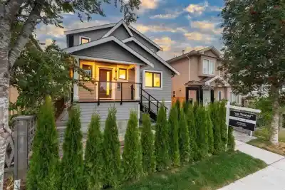 2881 E GEORGIA STREET, Vancouver BC V5K 2K3