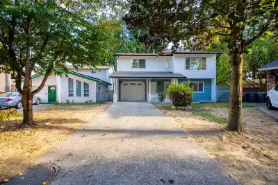 6738 128B STREET, Surrey BC V3W 7C4