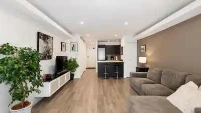 214 1545 E 2ND AVENUE, Vancouver BC V5N 1C8