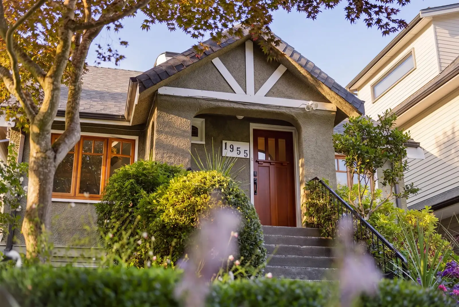 1955 E 8TH AVENUE, Vancouver BC V5N 1T9