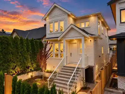 2008 WESTVIEW DRIVE, North Vancouver BC V7M 3B2
