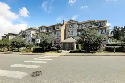 111 8142 120A STREET, Surrey BC V3W 0N1