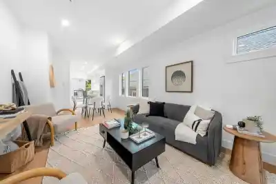 2528 MCGILL STREET, Vancouver BC V5K 1H1