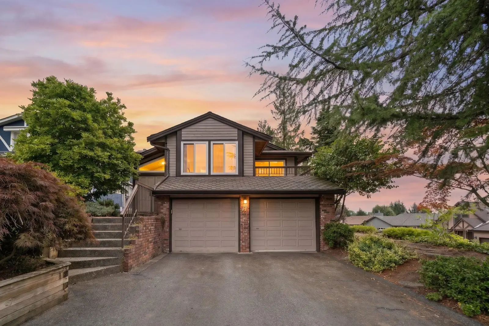 17 CAMPION COURT, Port Moody BC V3H 4A9