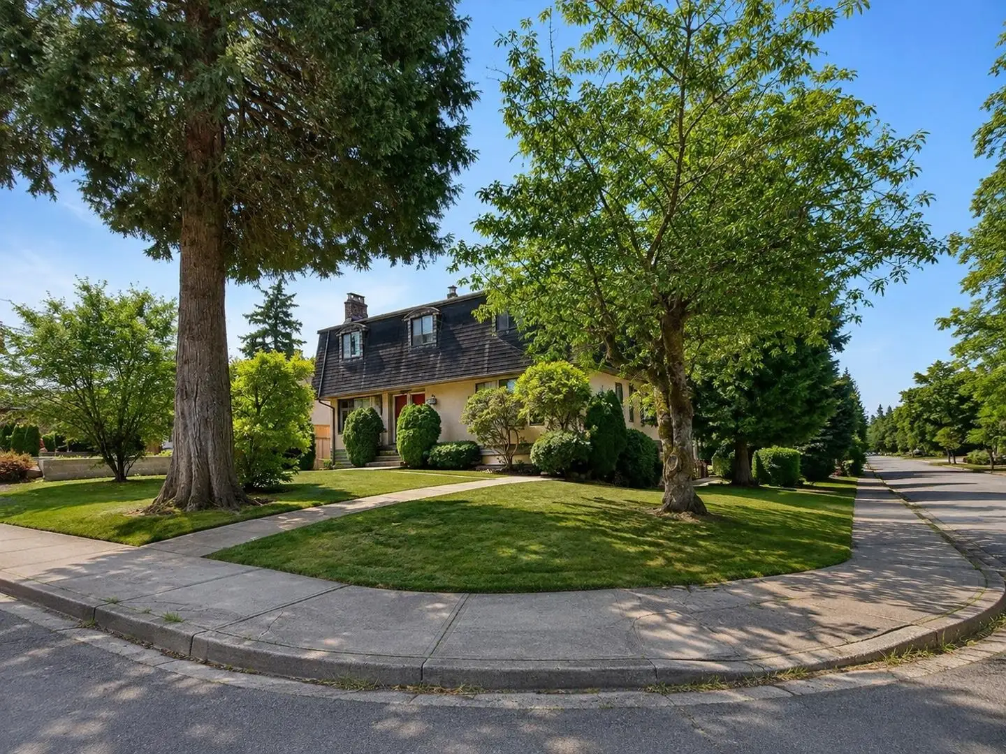 7507 WRIGHT STREET, Burnaby BC V3N 3W5