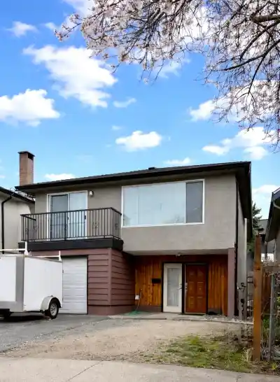4882 MOSS STREET, Vancouver BC V5R 3Y2