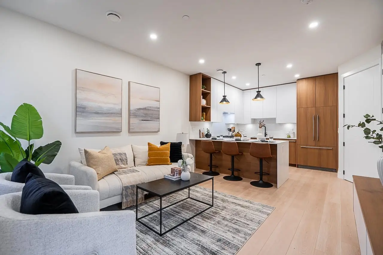 3 3638 NORMANDY DRIVE, Vancouver BC V5M 2G3