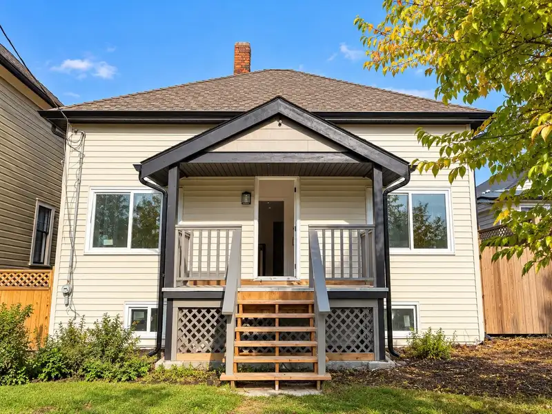 805 MILTON AVENUE, New Westminster