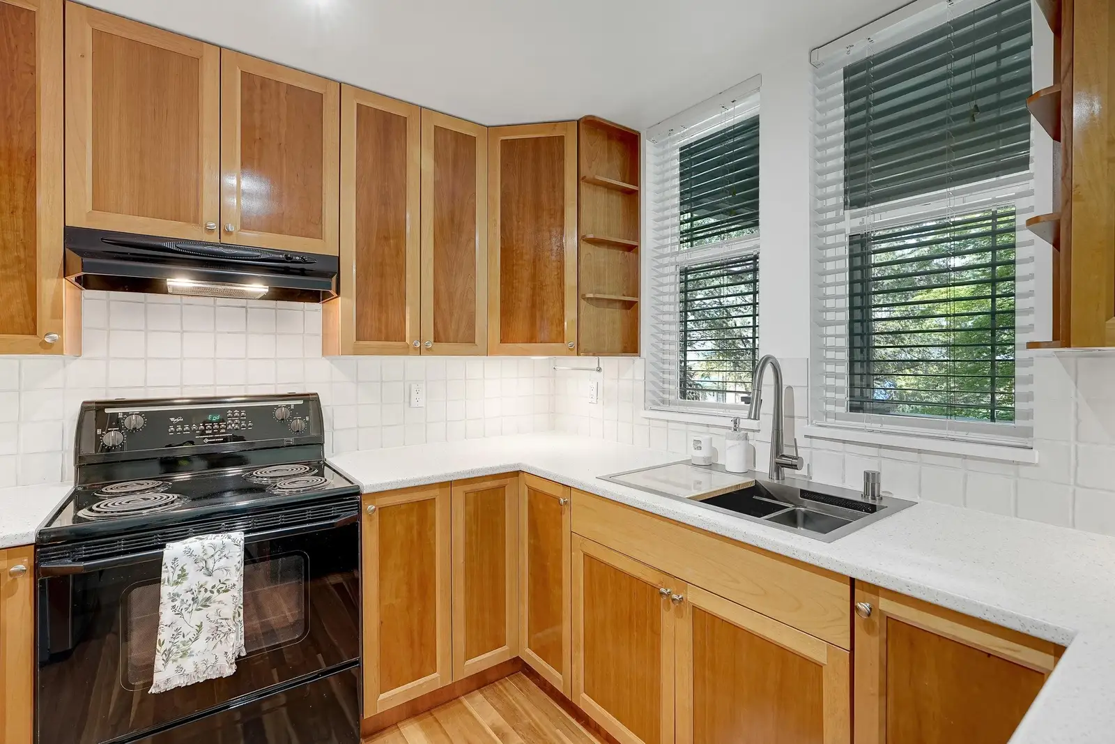 211 15350 16A AVENUE, Surrey BC V4A 1S9