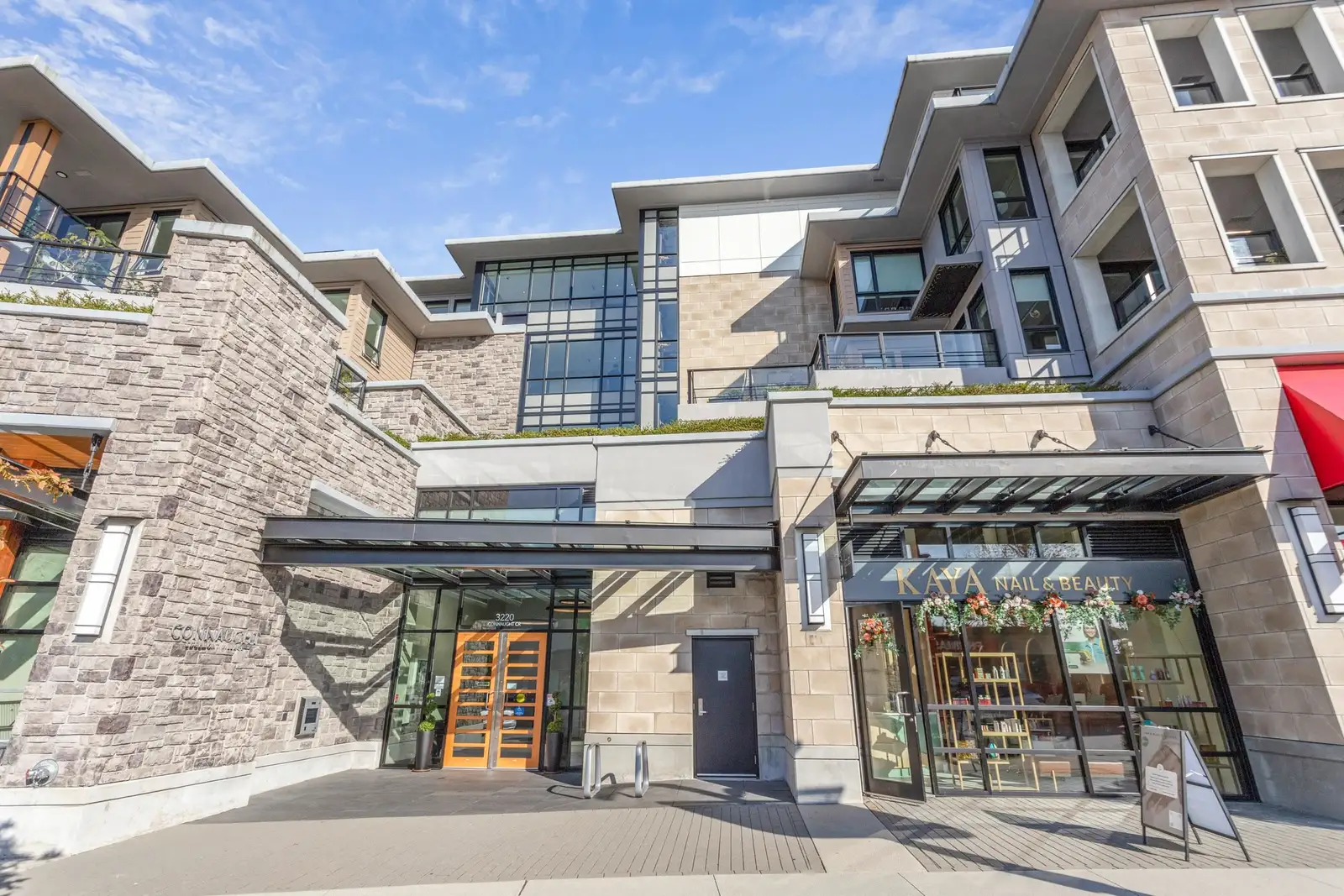 206 3220 CONNAUGHT CRESCENT, North Vancouver BC V7R 0A5