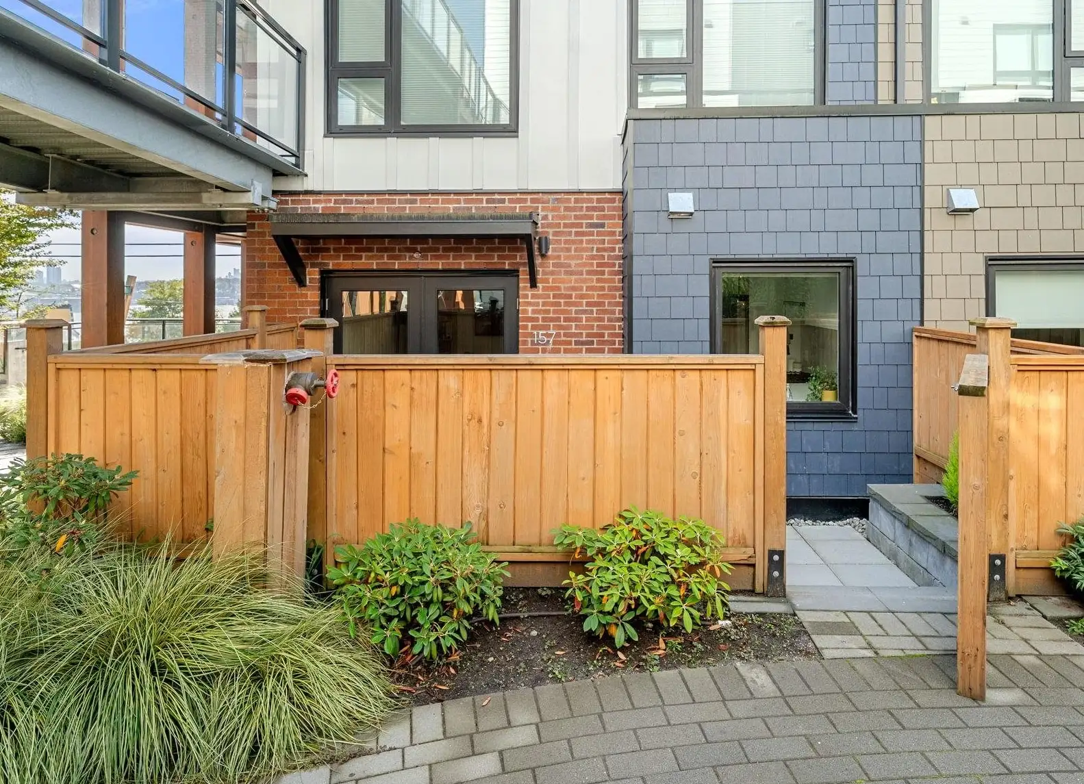 157 555 E 2ND STREET, North Vancouver BC V7L 1E1