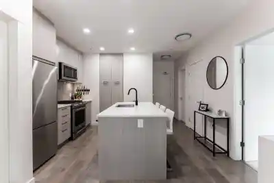 206 707 COMO LAKE AVENUE, Coquitlam BC V3J 0J5