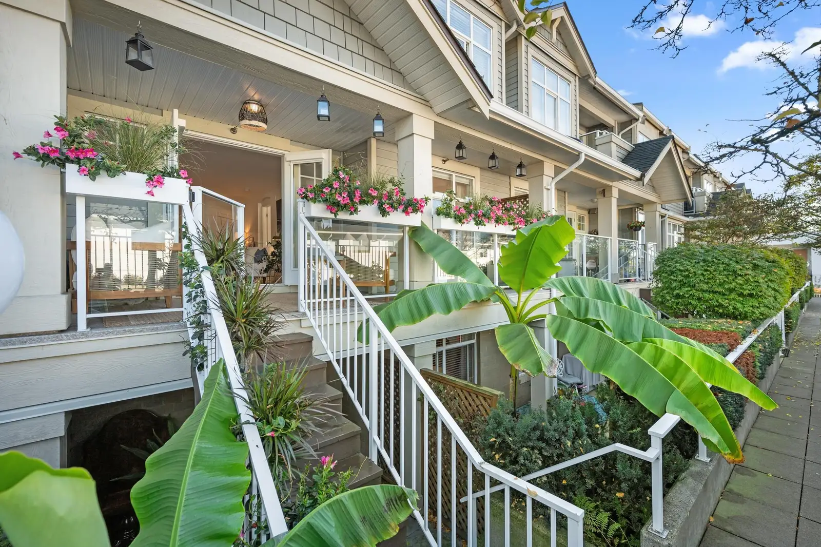 203 15621 MARINE DRIVE, White Rock BC V4B 1E1