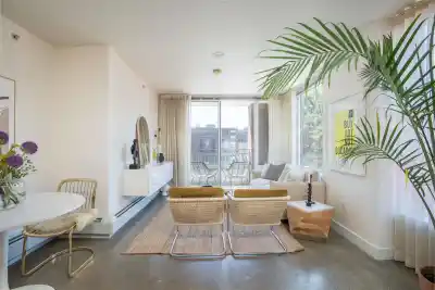 307 231 E PENDER STREET, Vancouver BC V6A 0G3
