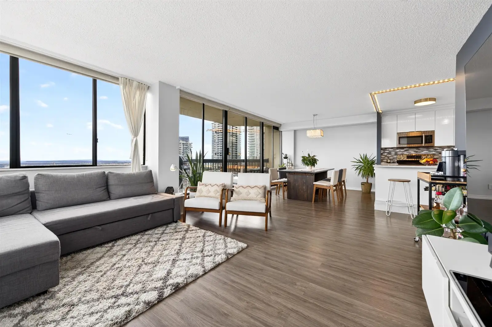1903 6540 BURLINGTON AVENUE, Burnaby BC V5H 4G3