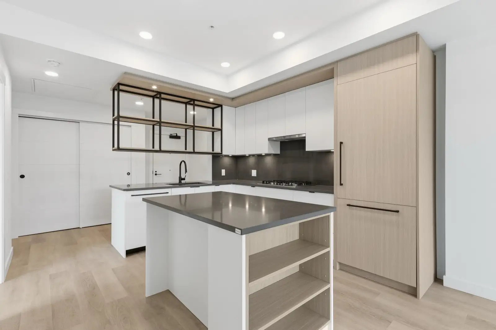 202 2268 E BROADWAY, Vancouver BC V5N 0L2