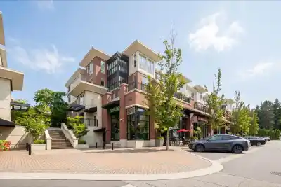205 2940 KING GEORGE BOULEVARD, Surrey BC V4P 1A2