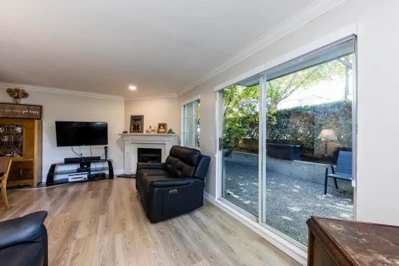 7 249 E 4TH STREET, North Vancouver