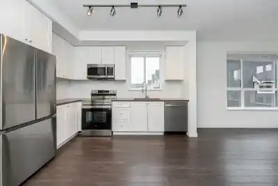 214 15738 85 AVENUE, Surrey BC V4N 6Y1