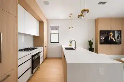1 4828 ALBERT STREET, Burnaby BC V5C 2H3