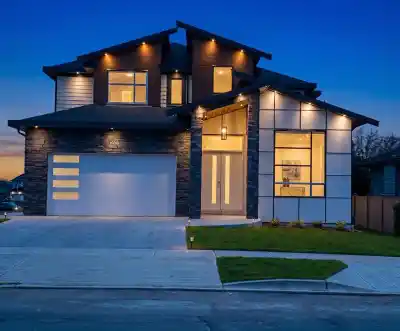 18568 58 AVENUE, Surrey BC V3S 1M3