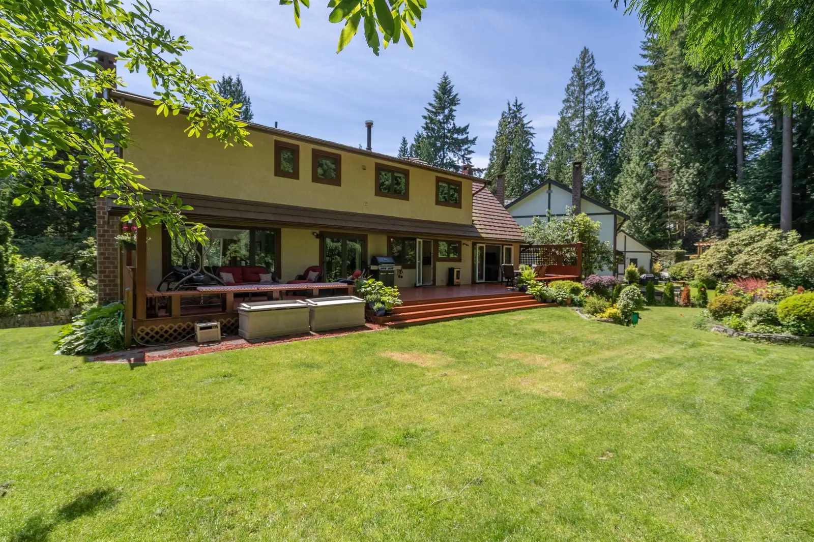 696 WELLINGTON PLACE, North Vancouver BC V7K 3A1