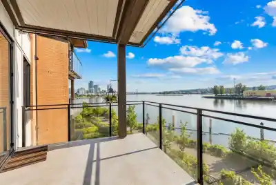 313 220 SALTER STREET, New Westminster BC V3M 0H4