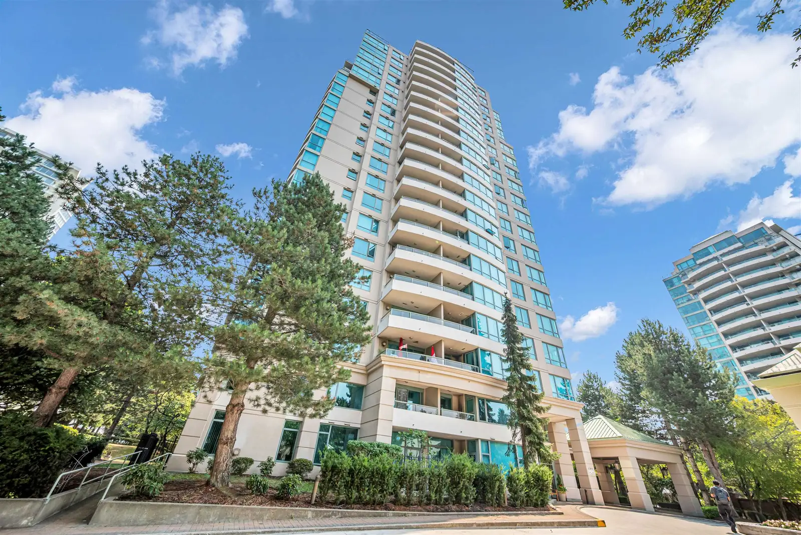 803 6611 SOUTHOAKS CRESCENT, Burnaby BC V5E 4L5