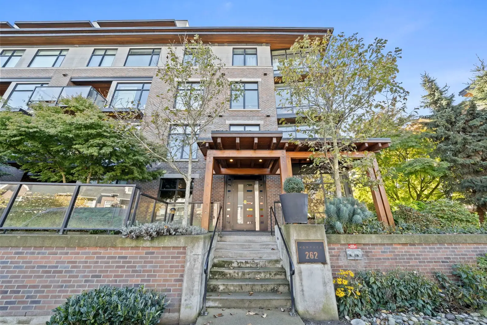 206 262 SALTER STREET, New Westminster BC V3M 0J6