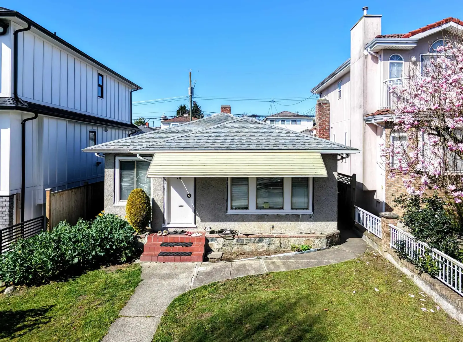571 E 57TH AVENUE, Vancouver BC V5X 1T1