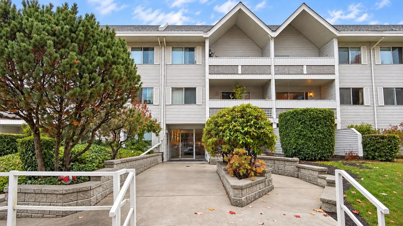 207 2055 SUFFOLK AVENUE, Port Coquitlam BC V3B 1H4