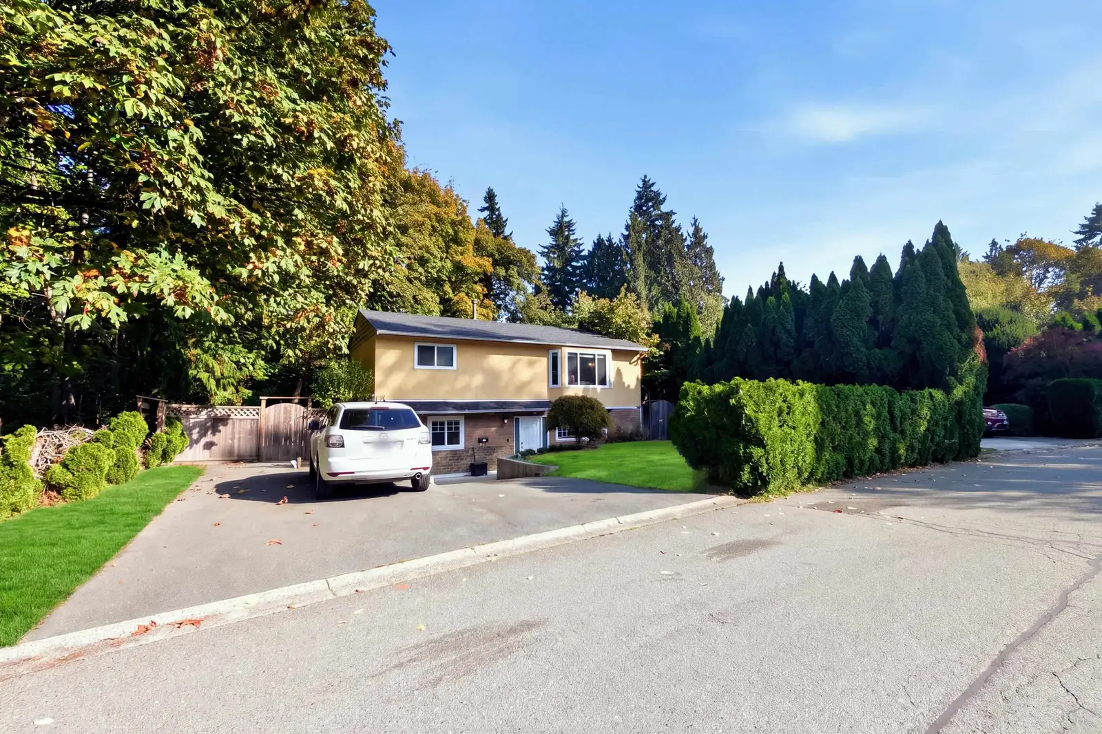 7596 143 STREET, Surrey BC V3W 5P3
