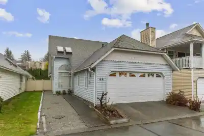 44 2865 GLEN DRIVE, Coquitlam BC V3B 6W3