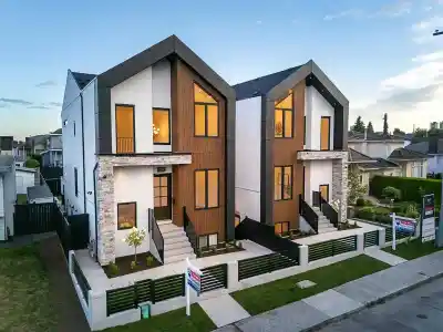 1 6210 CURTIS STREET, Burnaby BC V5B 2A5
