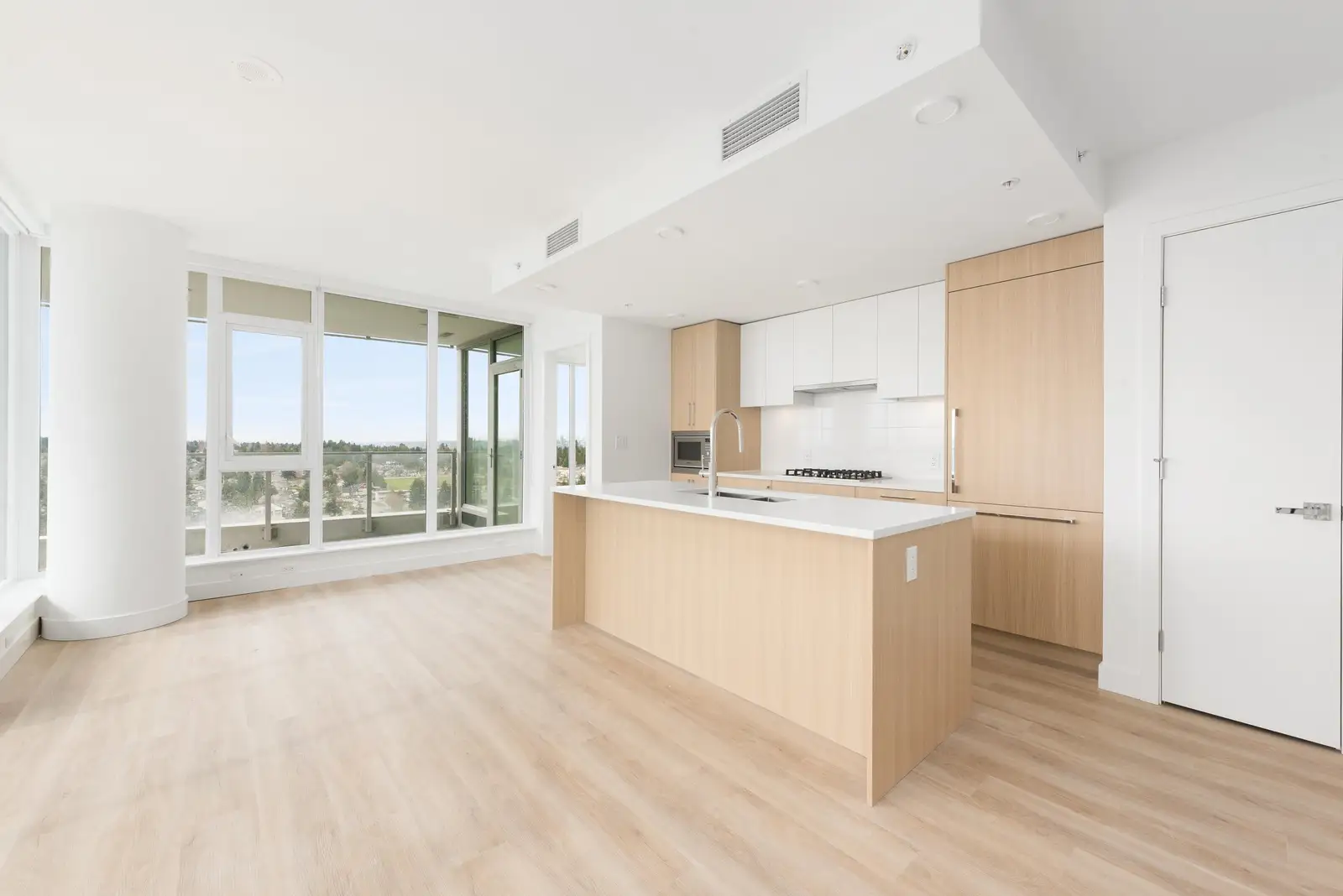 1802 9675 KING GEORGE BOULEVARD, Surrey BC V3T 0T7